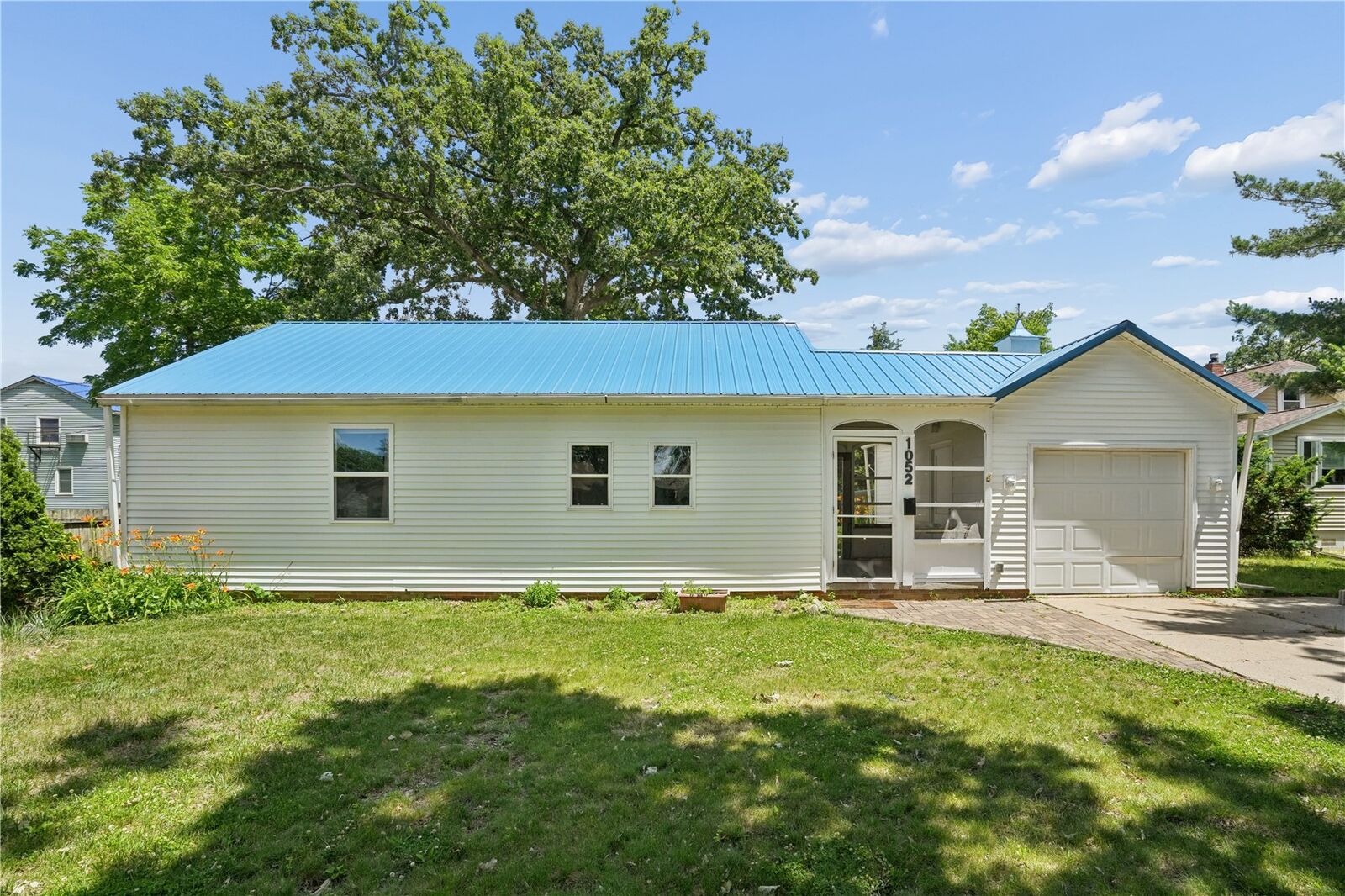 Property Photo: 1052 Daniels Street NE IA 52402