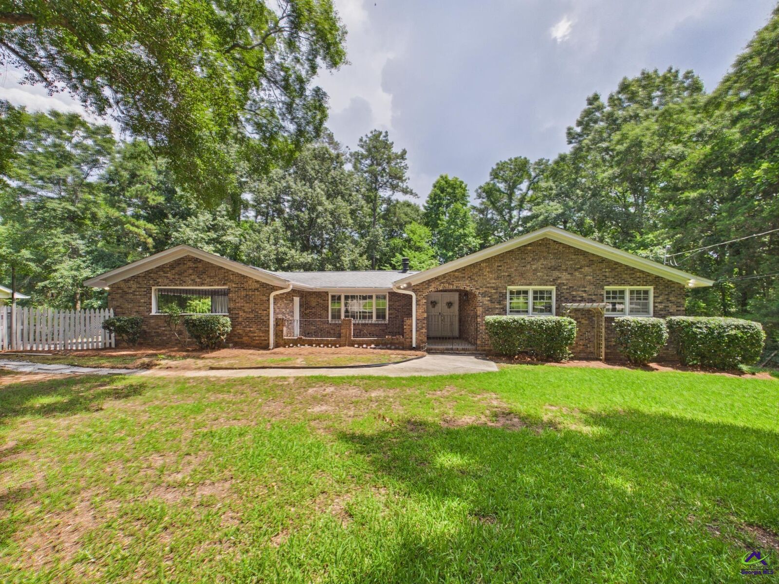 Property Photo: 3217 Lennox Drive GA 31204-1062