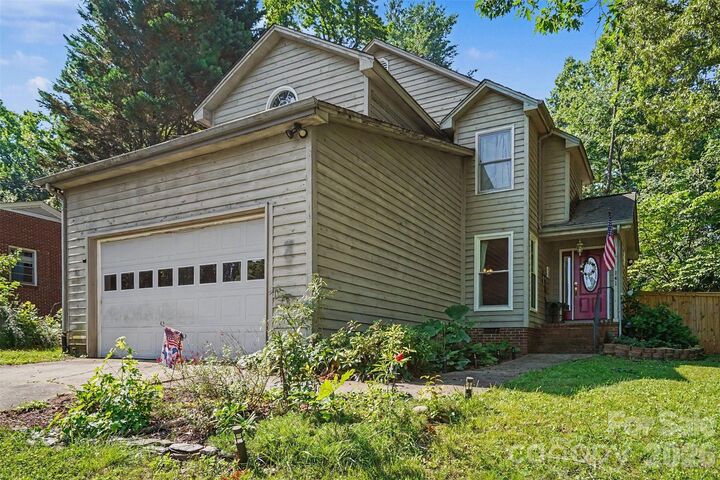 Property Photo:  141 32nd Avenue NW  NC 28601 