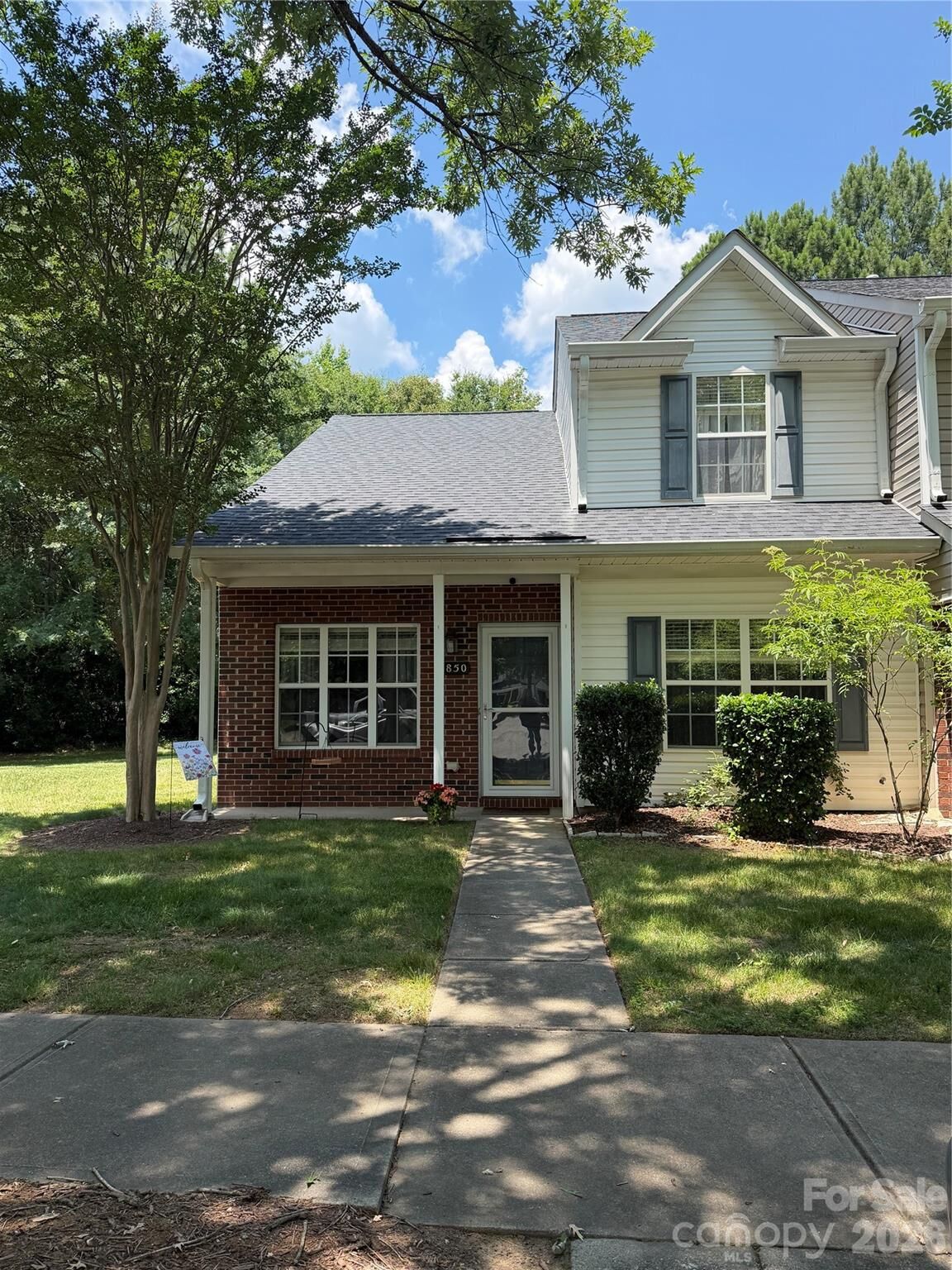 Property Photo: 2850 Mayer House Court NC 28214