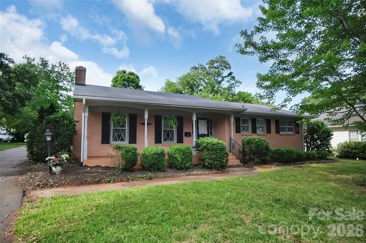 Property Photo: 327 Arlington Street NC 28043