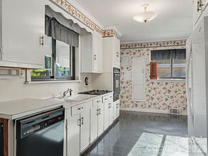 Property Photo:  1006 S Main Street  NC 28088 