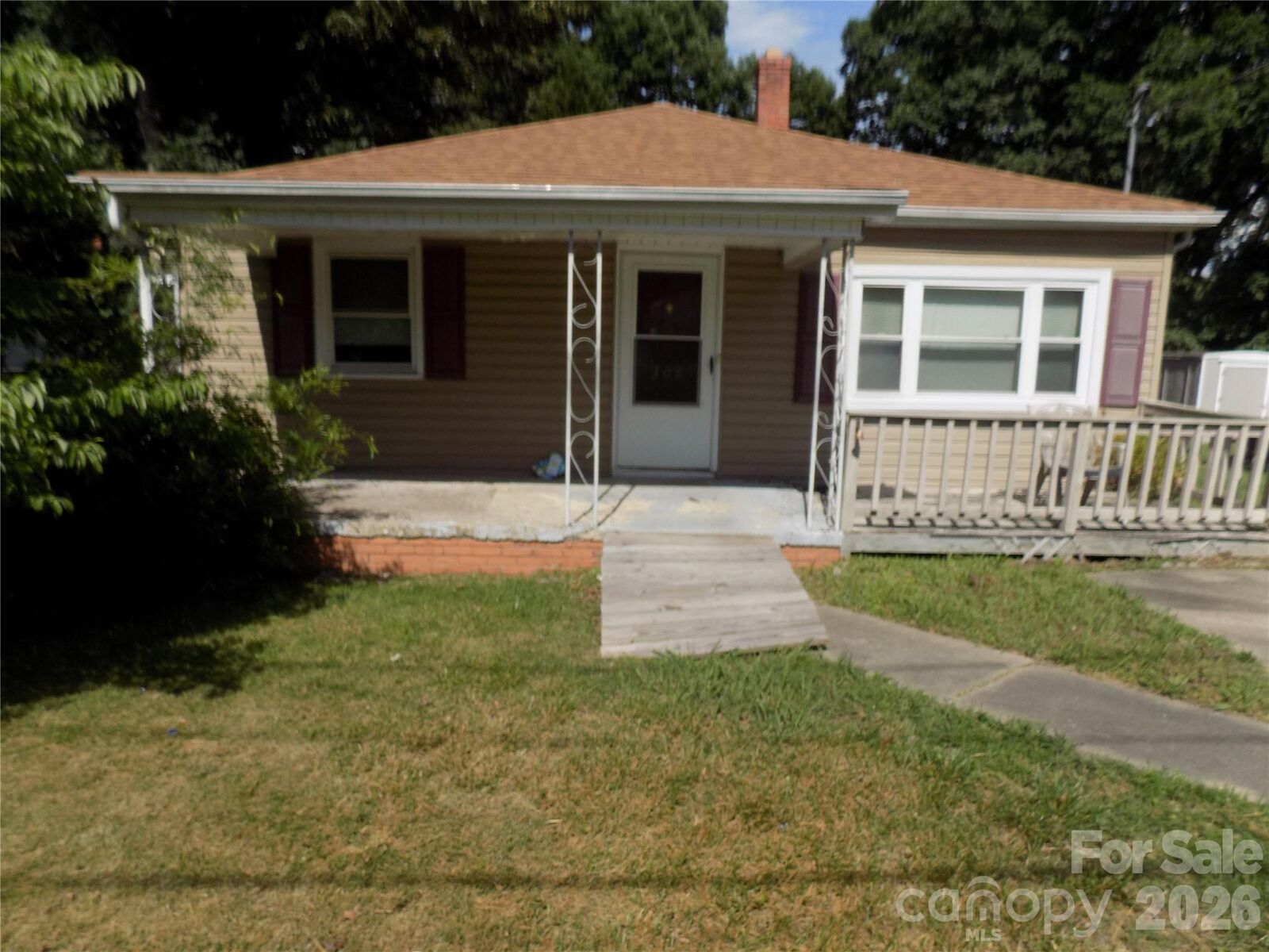 Property Photo:  308 S Vine Street  NC 28052 