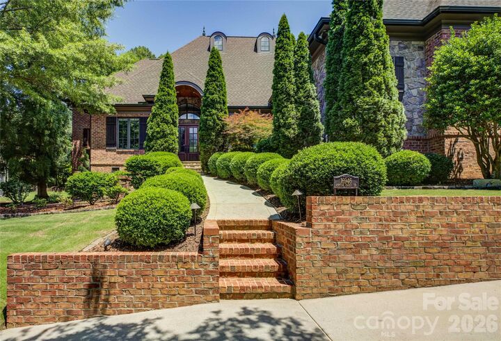 Property Photo: 16946 Ashton Oaks Drive NC 28278