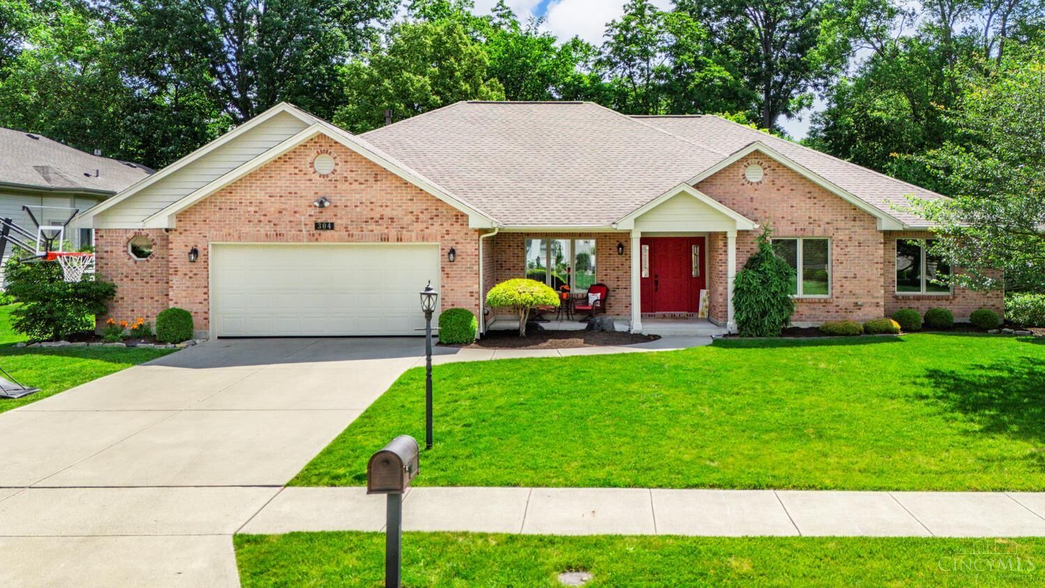 Property Photo:  304 Chinkapin Circle  OH 45315 