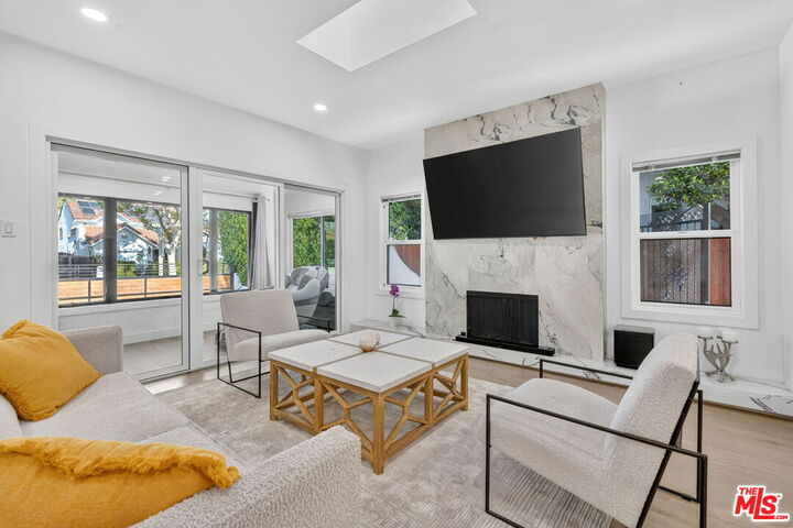 Property Photo: 313 S Sycamore Ave CA 90036