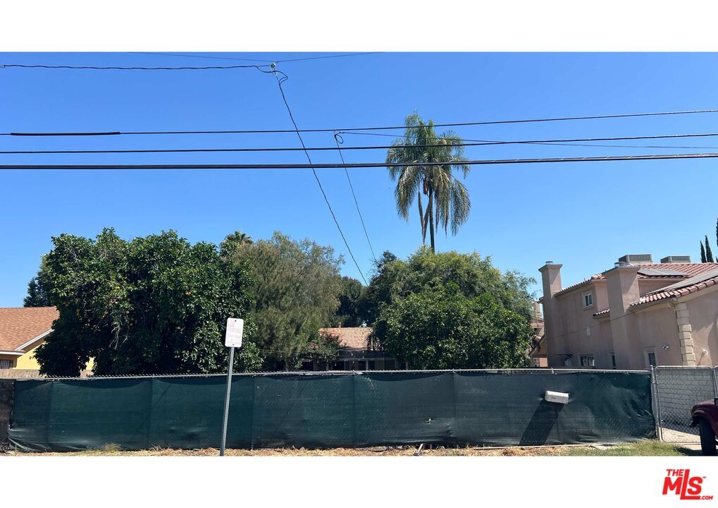 Property Photo: 15147 Vose St CA 91405