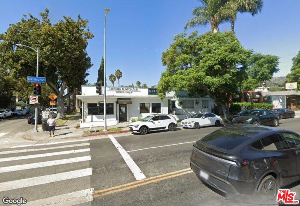 Property Photo:  2101 Hillhurst Ave  CA 90027 