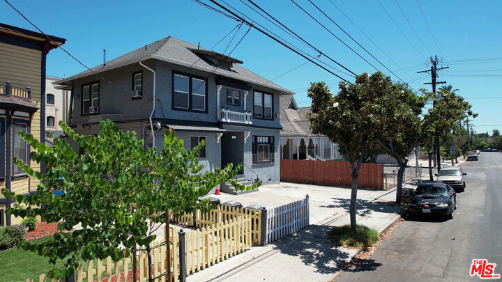 Property Photo:  1978 Bonsallo Ave  CA 90007 
