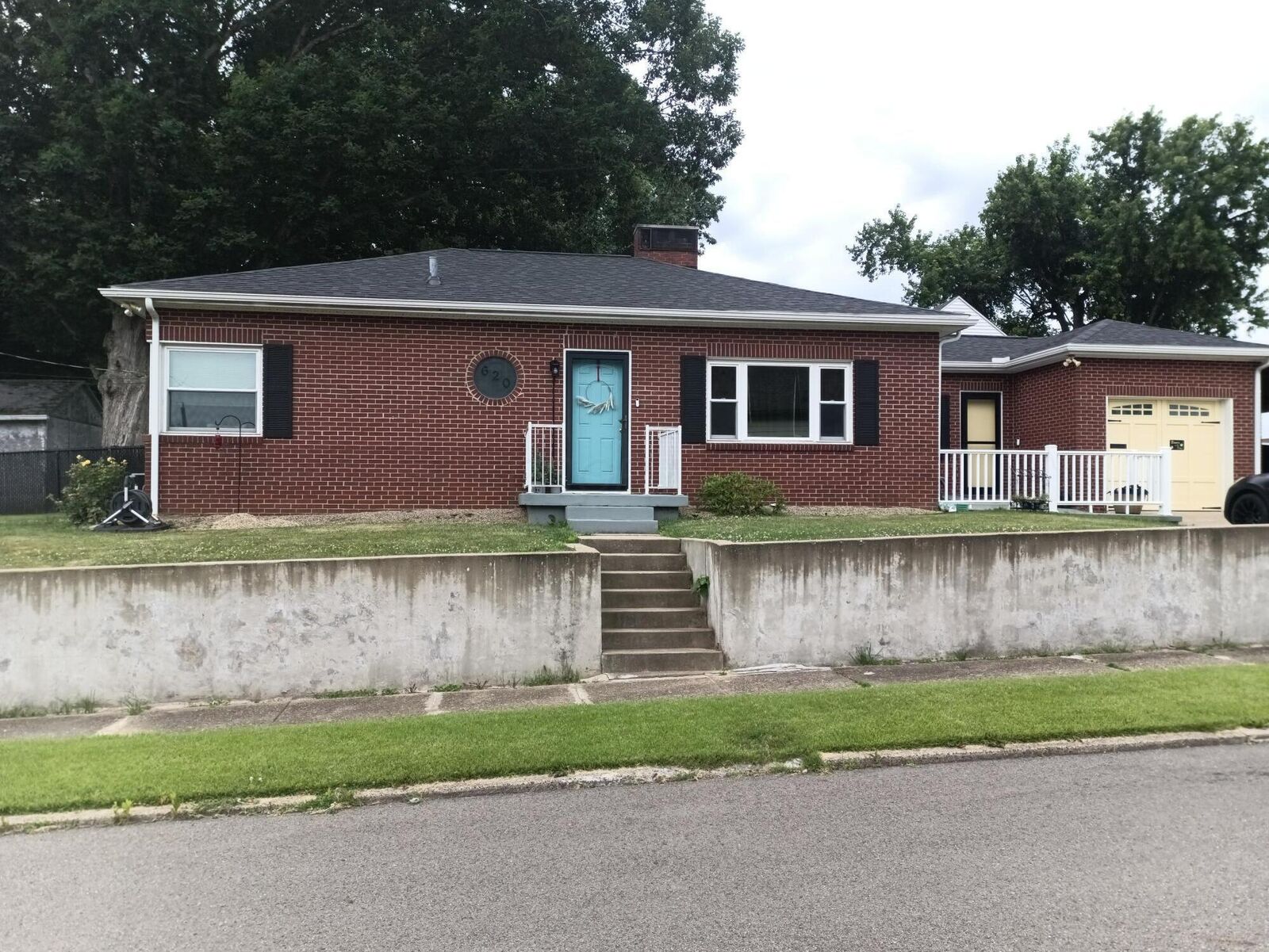 Property Photo:  620 Jacobs Street  OH 43701 
