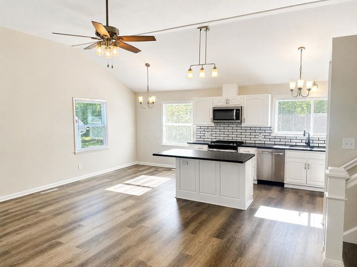 Property Photo: 1585 Shady Lane Road OH 43227