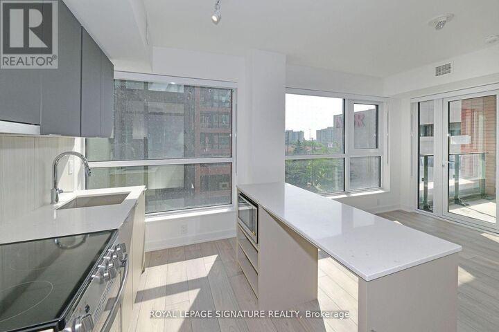 Property Photo:  8 Tippett Road 319  ON M3H 0E7 