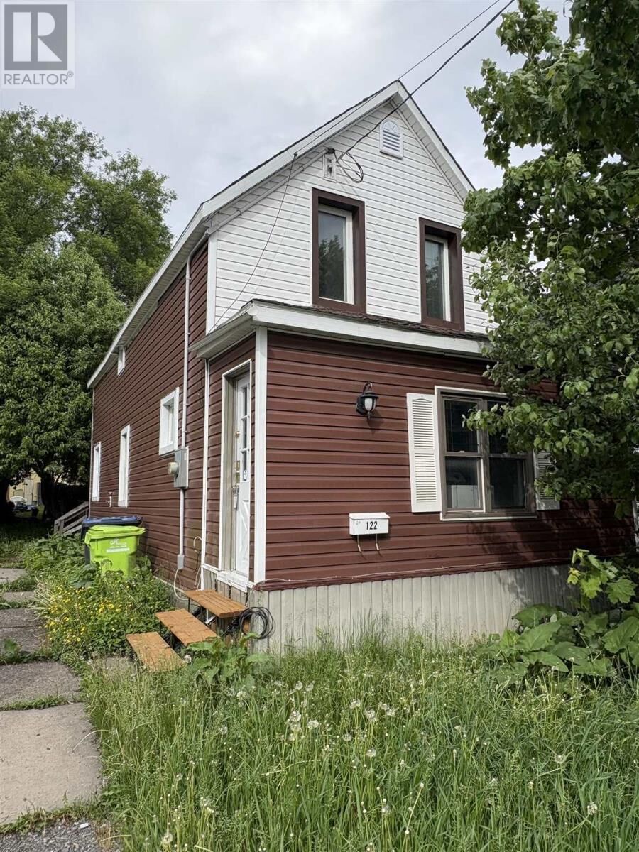 Property Photo:  122 Grosvenor Ave  ON P6B 2M1 