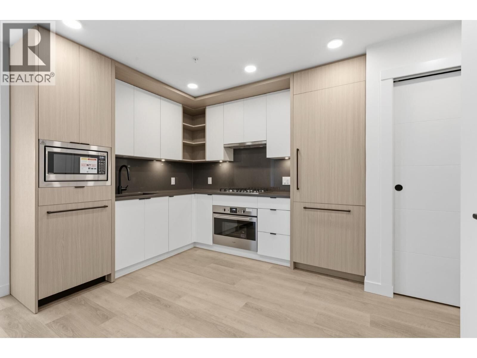 Property Photo:  2268 East Broadway 403  BC V5N 0L2 