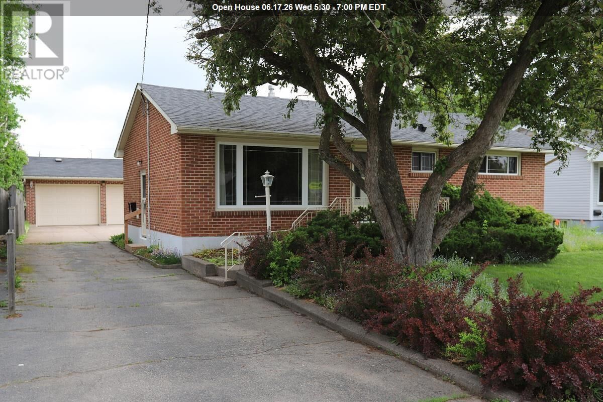 Property Photo: 16 Arizona Ave ON P6A 4L8