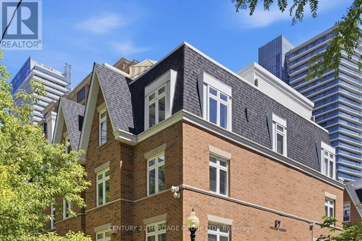 Property Photo: 87 Lillian Street 8 ON M4S 2H7