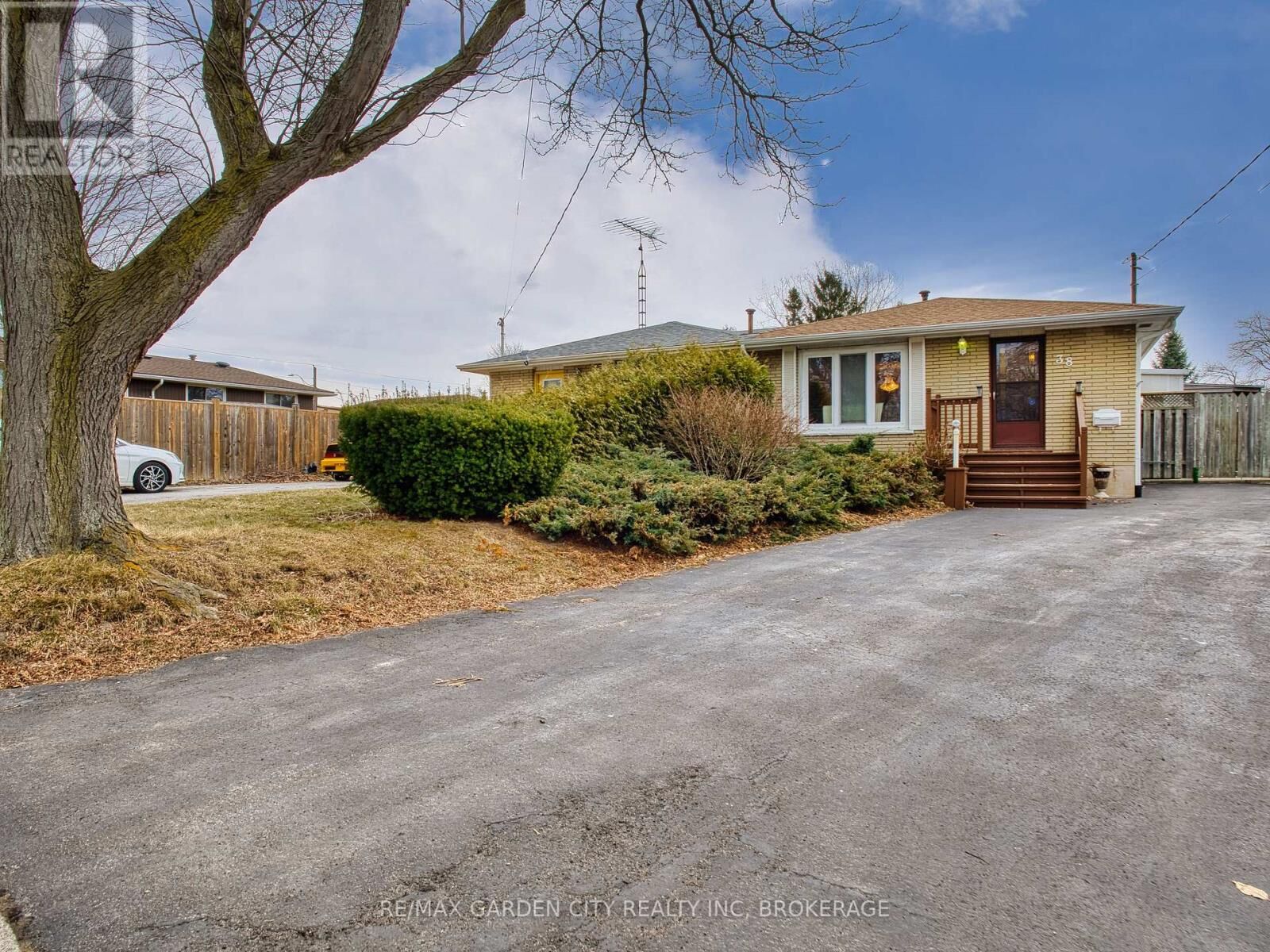 Property Photo:  38 Cypress Street Lower  ON L2N 4L9 
