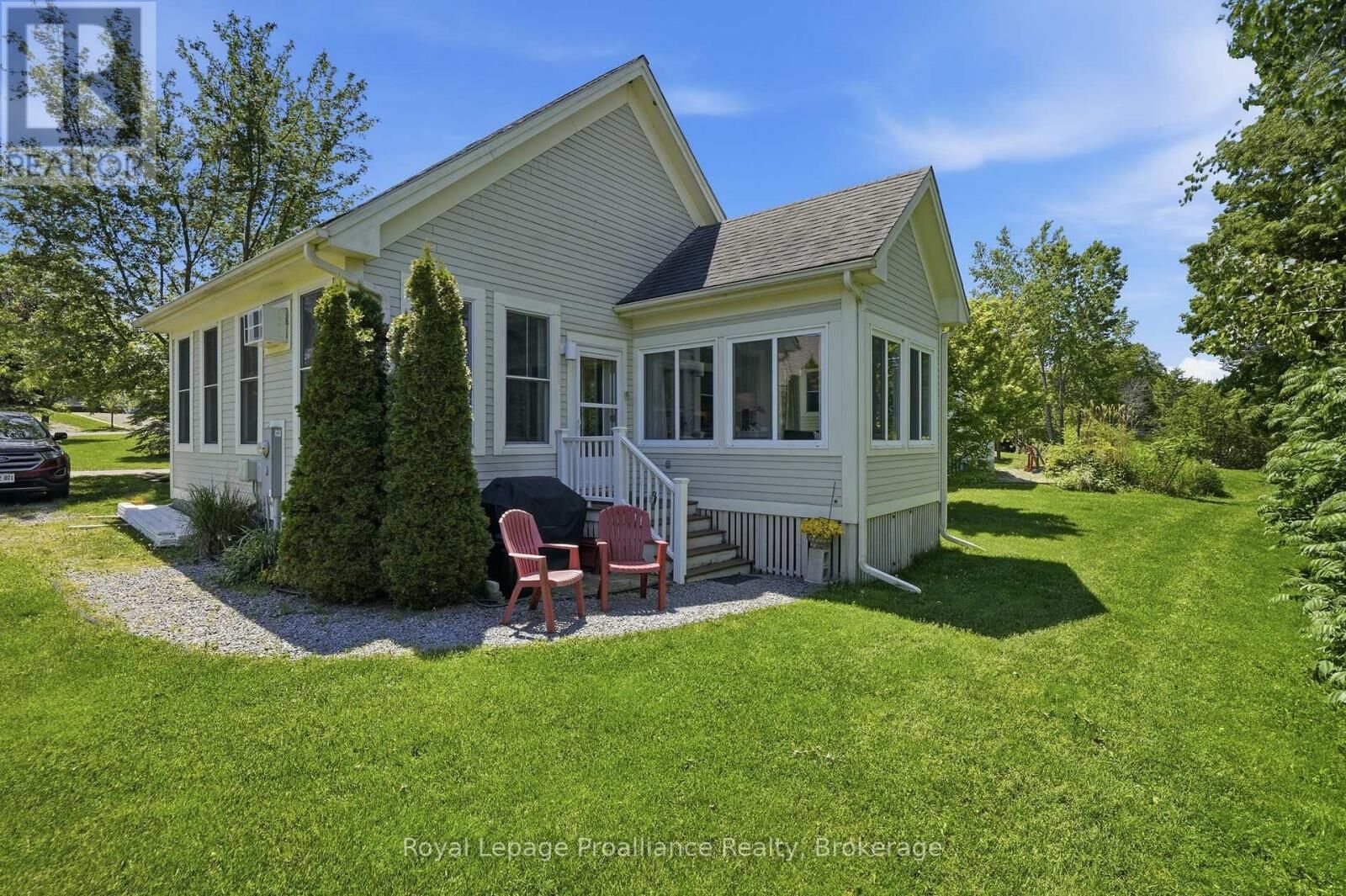 Property Photo:  16 Nature'S Lane  ON K8P 0C5 