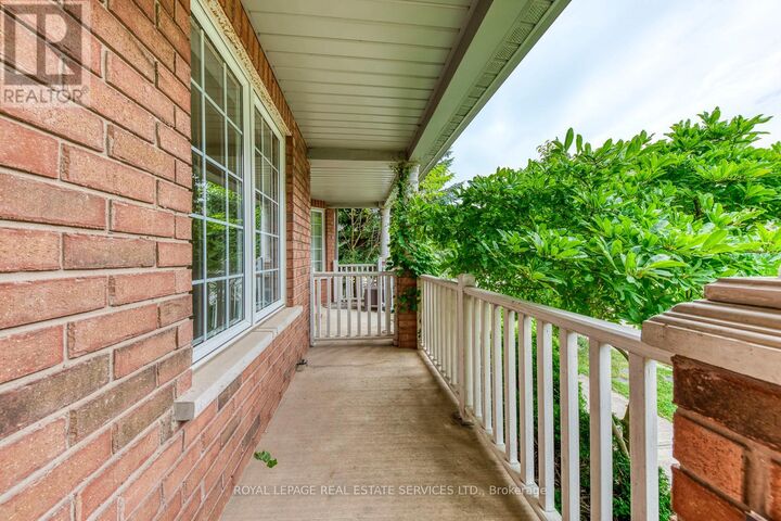 Property Photo:  204 Roxton Road  ON L6H 6M8 