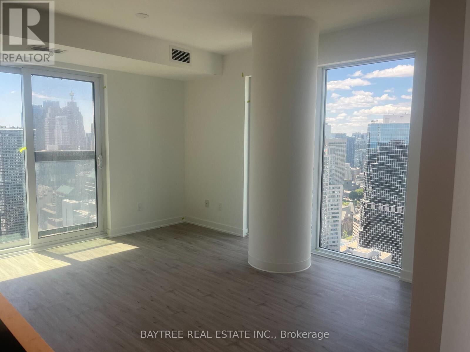 Property Photo:  252 Church Street 5015  ON M5B 1Z5 