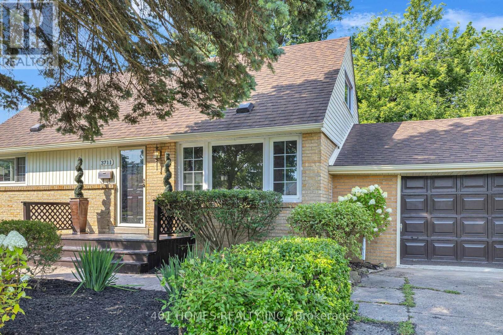 Property Photo:  3711 Dandurand Boulevard  ON N9E 2G4 