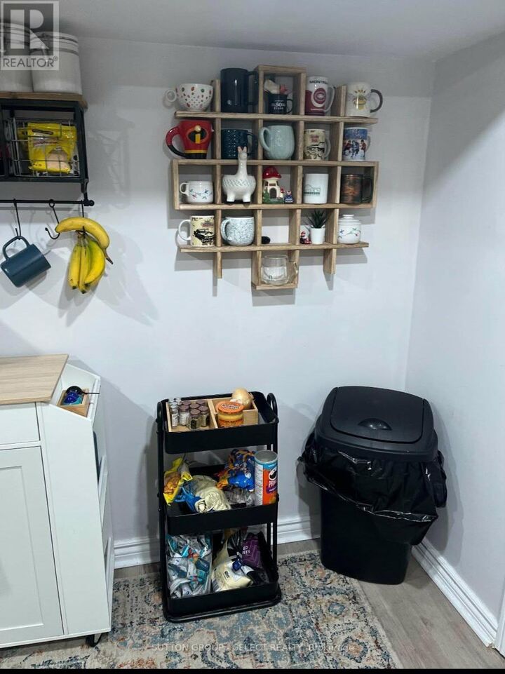 Property Photo:  566 Chester Street  ON N6C 2J9 