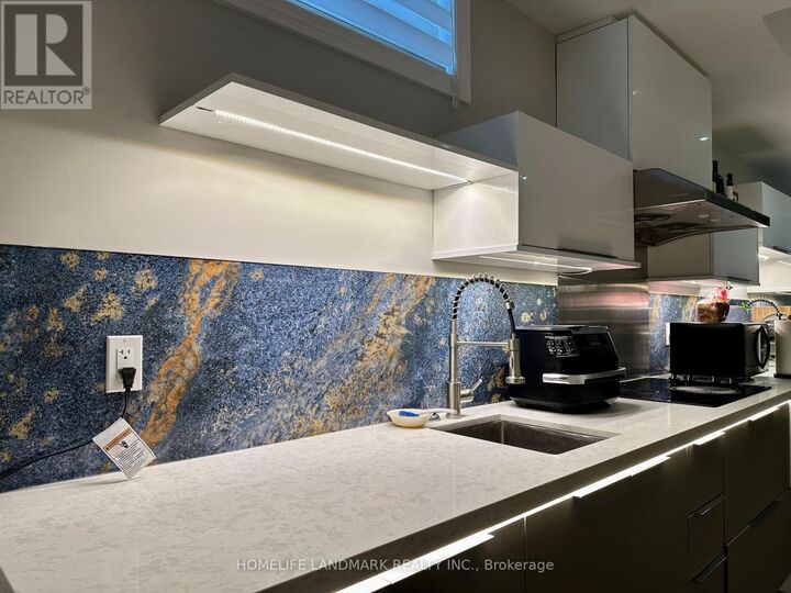 Property Photo:  86 Pemberton Avenue  ON M2M 1Y5 