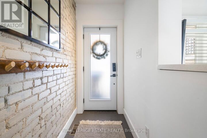 Property Photo:  2 Rushbrooke Avenue  ON M4M 3A9 