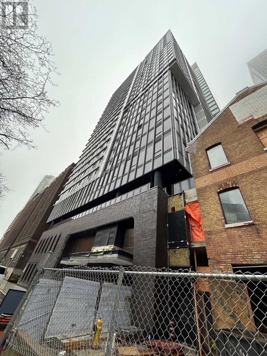 Property Photo: 771 Yonge Street 505 ON M4W 0B8