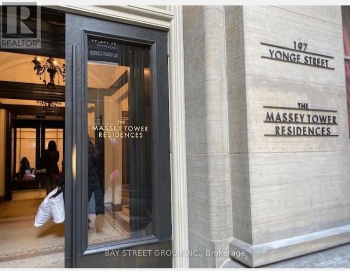 Property Photo:  197 Yonge Street 4209  ON M5B 0C1 