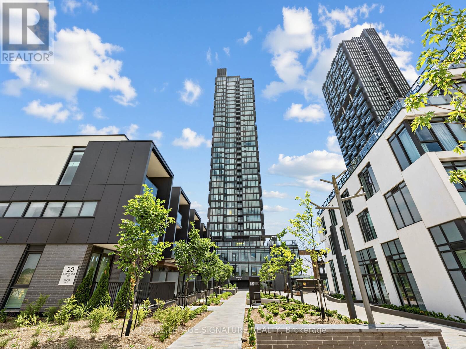 Property Photo:  5 Quarrington Lane 3302  ON M3C 0S5 
