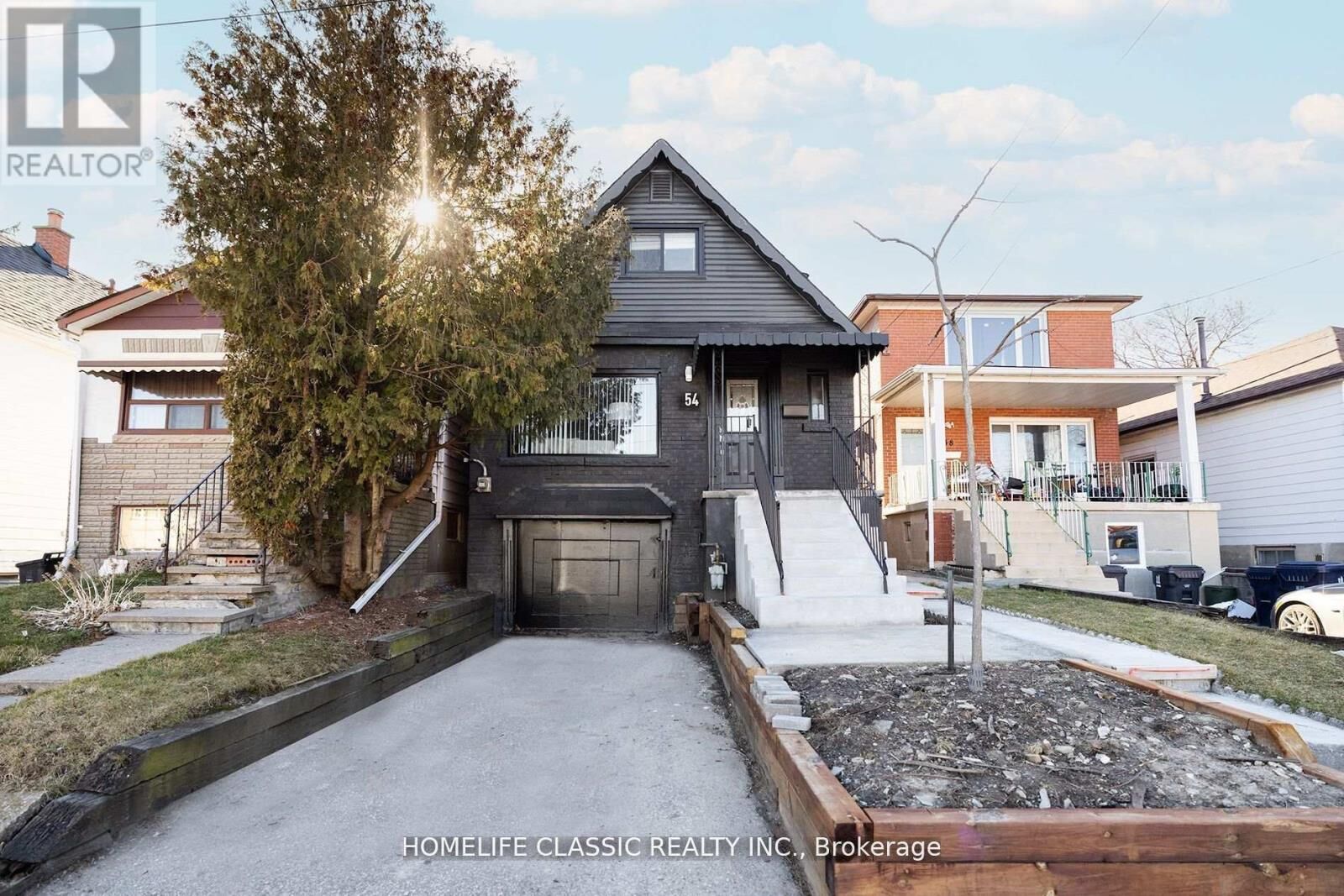 Property Photo: 54 South Woodrow Boulevard ON M1N 3L6