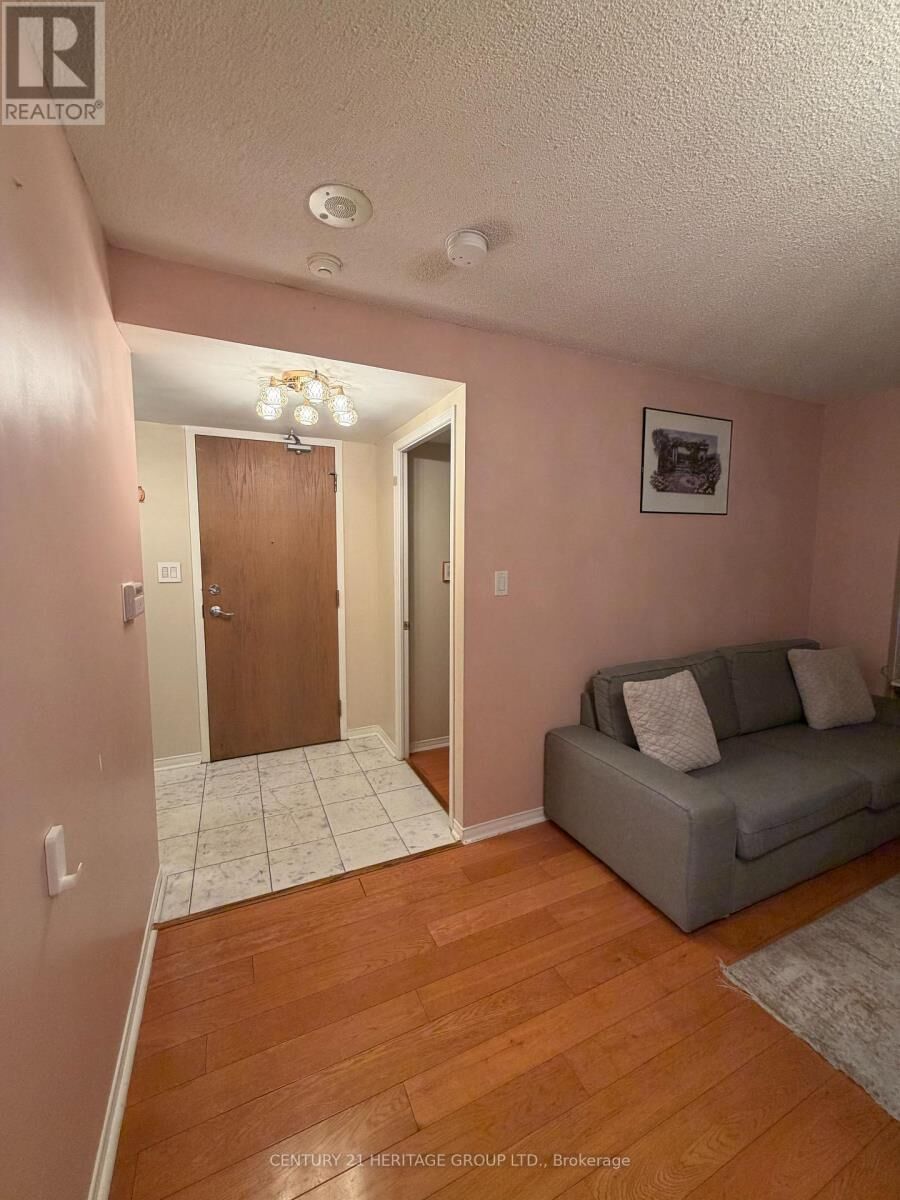 Property Photo:  233 Beecroft Road 621  ON M2N 6Z9 