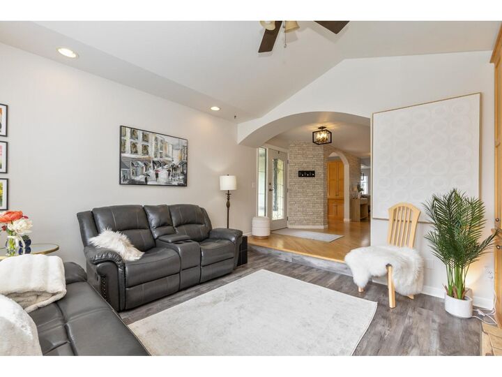 Property Photo: 32777 Chilcotin Drive 68 BC V2T 5W4