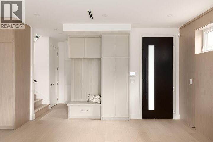 Property Photo: 475 West 20th Avenue 2 BC V5Y 2C7