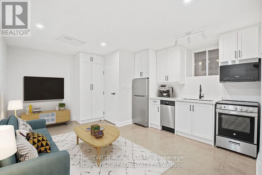 Property Photo: 2563 Dundas Street West 5 ON M6P 1X6