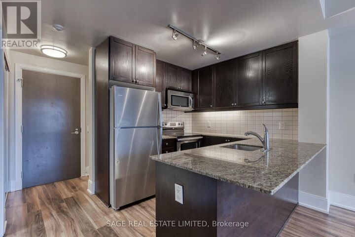 Property Photo:  560 Front Street West 1021  ON M5V 1C1 