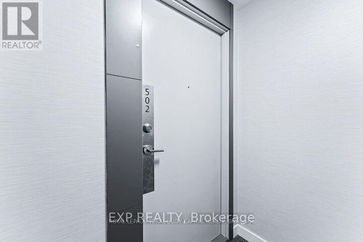 Property Photo: 65 Oneida Crescent Southeast 502 ON L4B 0A1