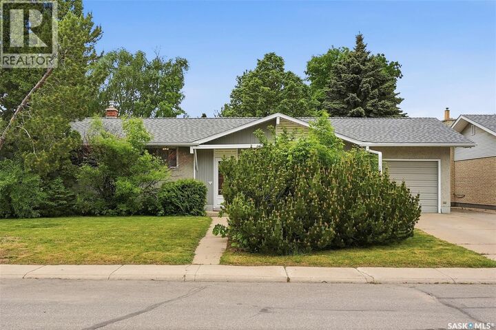 Property Photo: 30 Riel Crescent SK S7J 2W6