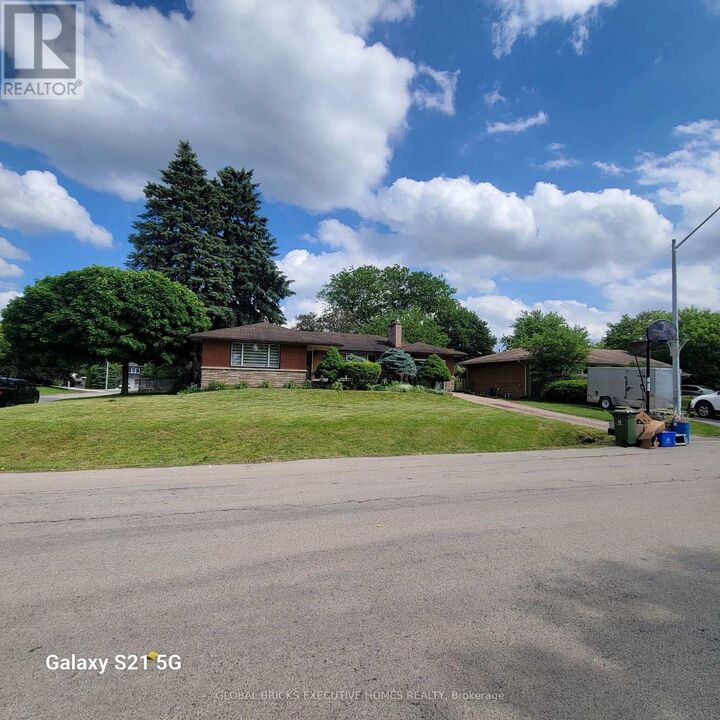 Property Photo:  123 Seneca Drive  ON L9G 3B7 
