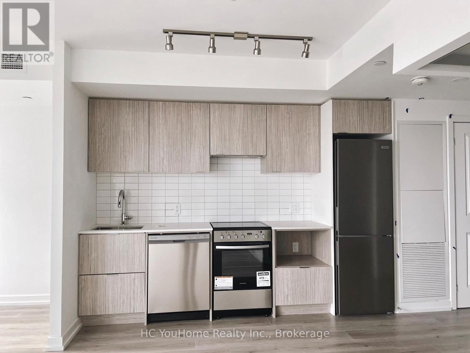 Property Photo: 395 Bloor Street East 4101 ON M4W 1H7