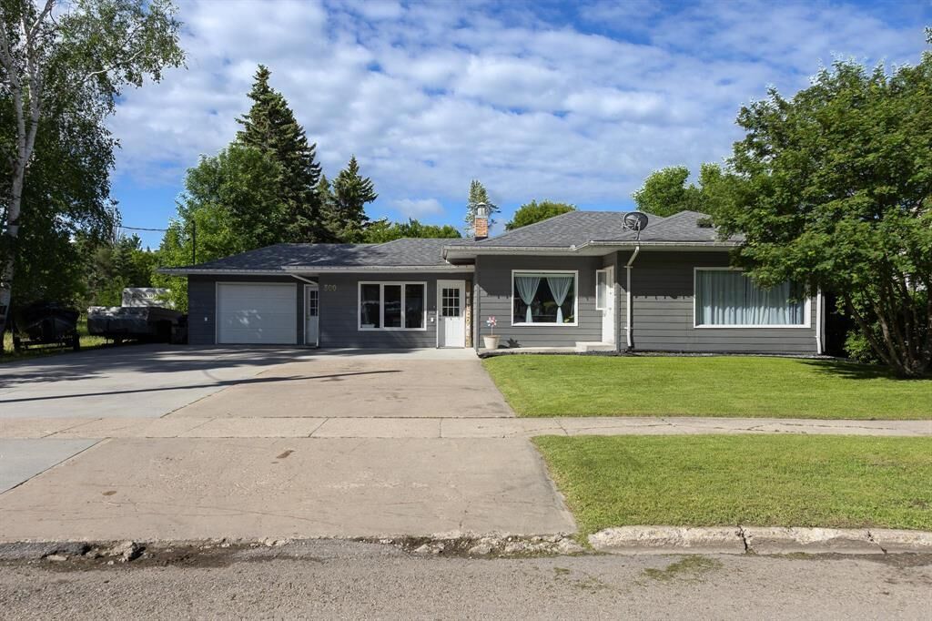 Property Photo: 300 Third Street MB R5G 0T8
