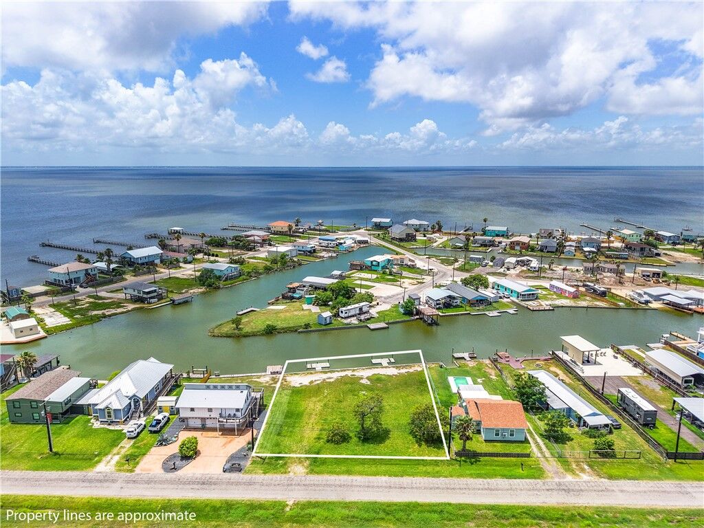 Property Photo:  525-527 Copano Cove  TX 78382 