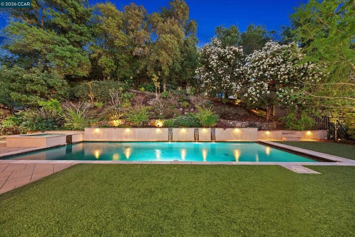 Property Photo: 1 Gardiner Ct CA 94563