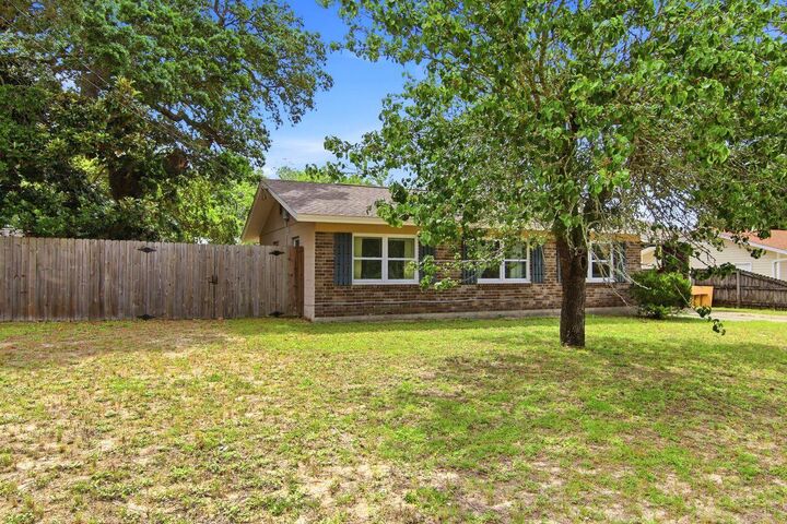 Property Photo: 60 Oak Lane FL 32579