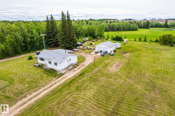 Property Photo:  3706 50 Street  AB T0A 3C0 
