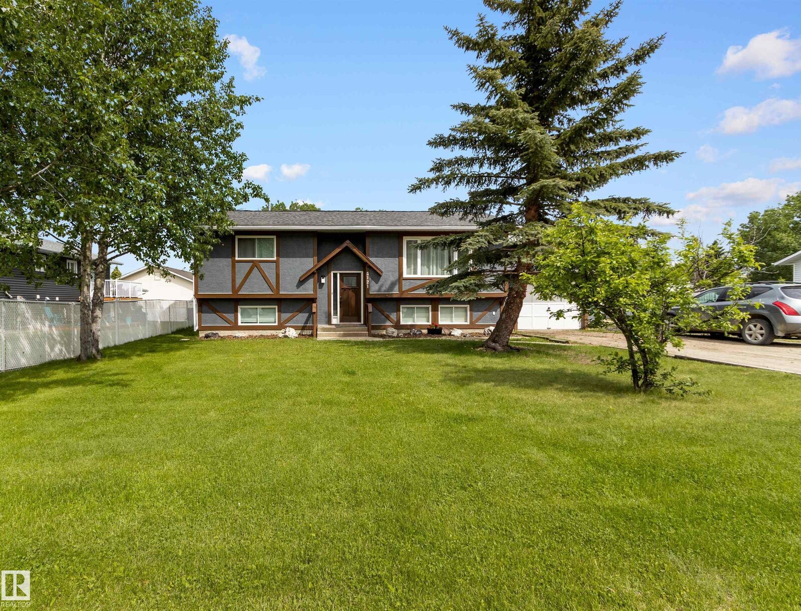 Property Photo: 5121 52 Street AB T0E 1Z0