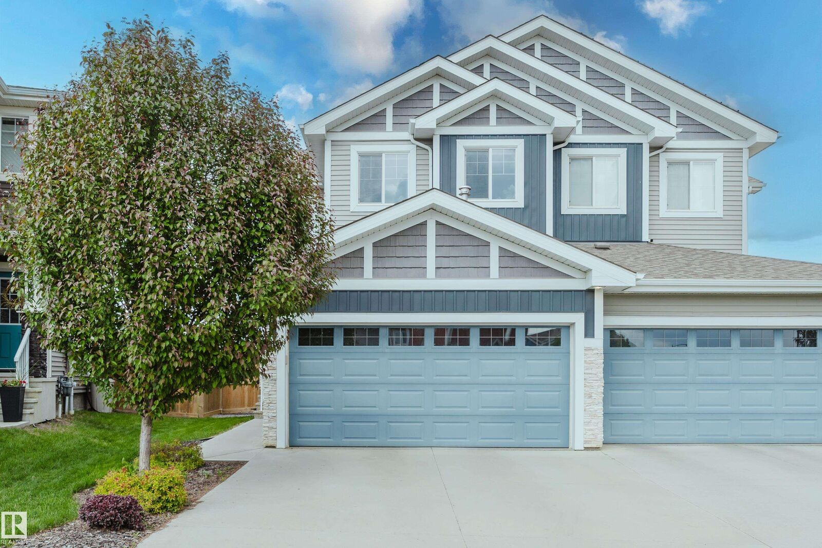 Property Photo:  22106 89 Avenue NW  AB T5T 7G9 