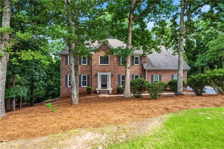 Property Photo: 5525 Hampstead Way GA 30097