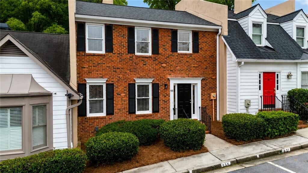 Property Photo:  935 Lenox Hill Court NE  GA 30324 